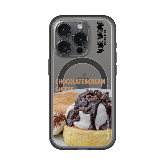スリムプロテクションプレミアムケース with MagSafe［ ヴィレッジヴァンガードダイナー - チョコレート&クリームチーズパンケーキ ］