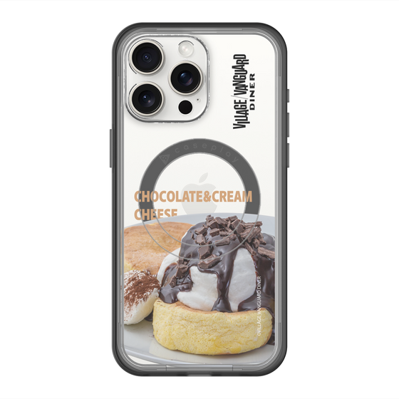 スリムプロテクションプレミアムケース with MagSafe［ ヴィレッジヴァンガードダイナー - チョコレート&クリームチーズパンケーキ ］