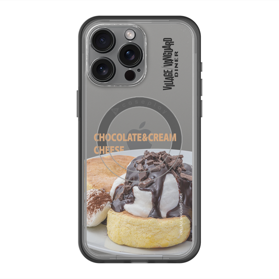 スリムプロテクションプレミアムケース with MagSafe［ ヴィレッジヴァンガードダイナー - チョコレート&クリームチーズパンケーキ ］