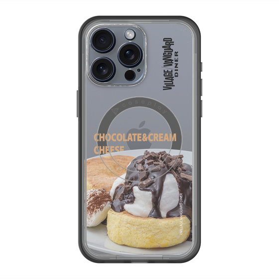 スリムプロテクションプレミアムケース with MagSafe［ ヴィレッジヴァンガードダイナー - チョコレート&クリームチーズパンケーキ ］