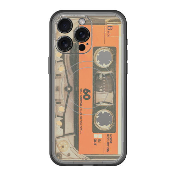 スリムプロテクションプレミアムケース with MagSafe［ RETORO CASSETTE TAPE - Skeleton Orange ］