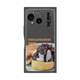 プレミアムスクエアケース［ ヴィレッジヴァンガードダイナー - チョコレート&クリームチーズパンケーキ ］