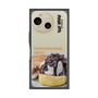 プレミアムスクエアケース［ ヴィレッジヴァンガードダイナー - チョコレート&クリームチーズパンケーキ ］