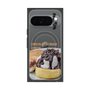 プレミアムスクエアケース with Pixelsnap［ ヴィレッジヴァンガードダイナー - チョコレート&クリームチーズパンケーキ ］