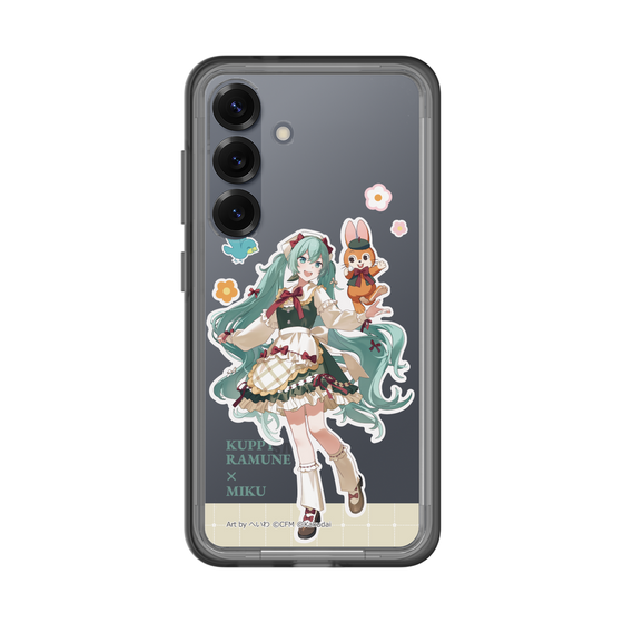 スリムプロテクションプレミアムケース［ 初音ミク×クッピーラムネ - 初音ミク×クッピー - 等身イラスト2 ］