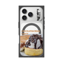 プレミアムスクエアケース with MagSafe［ ヴィレッジヴァンガードダイナー - チョコレート&クリームチーズパンケーキ ］
