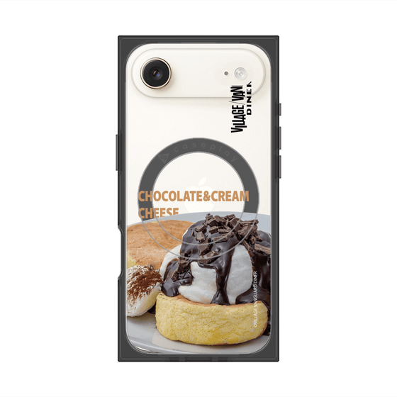 プレミアムスクエアケース with MagSafe［ ヴィレッジヴァンガードダイナー - チョコレート&クリームチーズパンケーキ ］