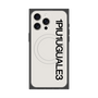 プレミアムスクエアケース with MagSafe［ 1PIU1UGUALE3 - ロゴ vertical - ホワイト ］