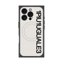 プレミアムスクエアケース with MagSafe［ 1PIU1UGUALE3 - ロゴ vertical - ホワイト ］