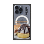 プレミアムスクエアケース with MagSafe［ ヴィレッジヴァンガードダイナー - チョコレート&クリームチーズパンケーキ ］