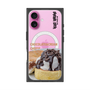 プレミアムスクエアケース with MagSafe［ ヴィレッジヴァンガードダイナー - チョコレート&クリームチーズパンケーキ ］