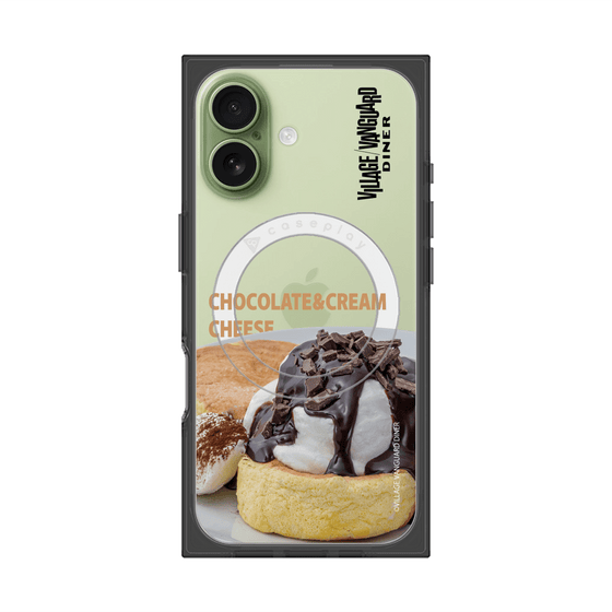 プレミアムスクエアケース with MagSafe［ ヴィレッジヴァンガードダイナー - チョコレート&クリームチーズパンケーキ ］