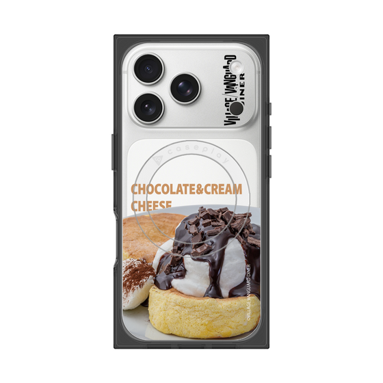 プレミアムスクエアケース with MagSafe［ ヴィレッジヴァンガードダイナー - チョコレート&クリームチーズパンケーキ ］