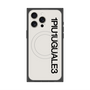 プレミアムスクエアケース with MagSafe［ 1PIU1UGUALE3 - ロゴ vertical - ホワイト ］